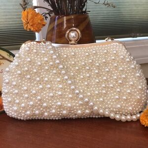 - ❤️- ✨NIB! Beautiful! USBORSE Pearl Clutch/rhinestone clasp 🤩